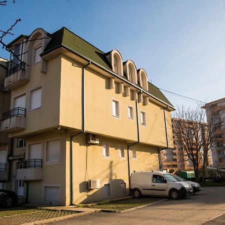 Sunny 412 Apartment Podgorica Exterior foto